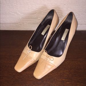 Beautiful Lord & Taylor heels! Size 9. Must see!!